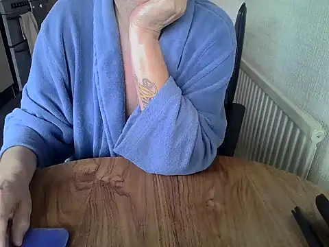 Snapshot of daddyflash chatting on May 18, 2026, 11:05 am daddyflash online show from May 18, 2026, 11:05 am