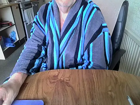 Snapshot of daddyflash chatting on June 12, 2026, 8:24 am daddyflash online show from June 12, 2026, 8:24 am
