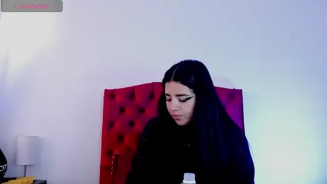 Snapshot of aliice_walker_ chatting on December 16, 2024, 1:32 pm aliice walker online show from December 16, 2024, 1:32 pm