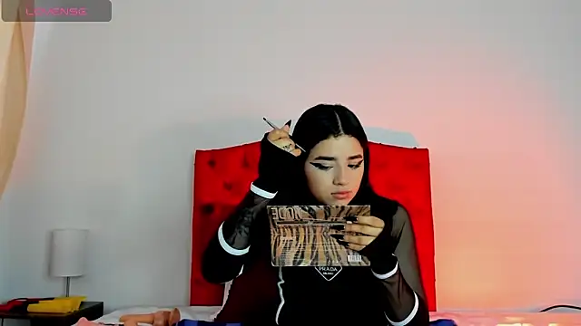 Snapshot of aliice_walker_ chatting on December 17, 2024, 12:33 pm aliice walker online show from December 17, 2024, 12:33 pm