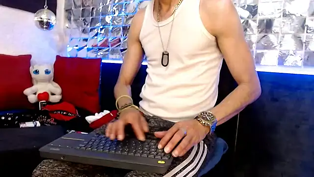 Snapshot of Mensecret69 chatting on January 25, 2025, 12:27 am Mensecret69 online show from January 25, 2025, 12:27 am