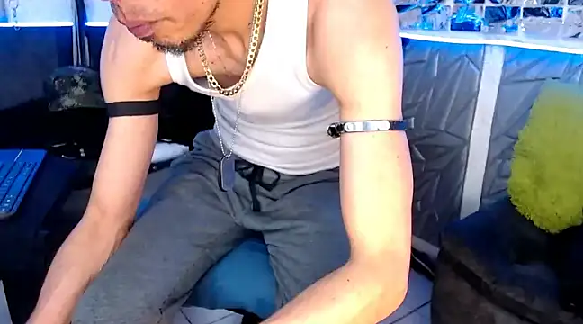 Snapshot of Mensecret69 chatting on February 25, 2025, 9:13 pm Mensecret69 online show from February 25, 2025, 9:13 pm