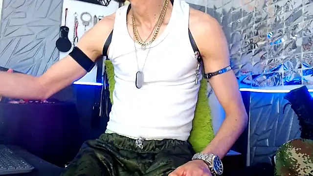 Snapshot of Mensecret69 chatting on March 14, 2025, 12:32 am Mensecret69 online show from March 14, 2025, 12:32 am