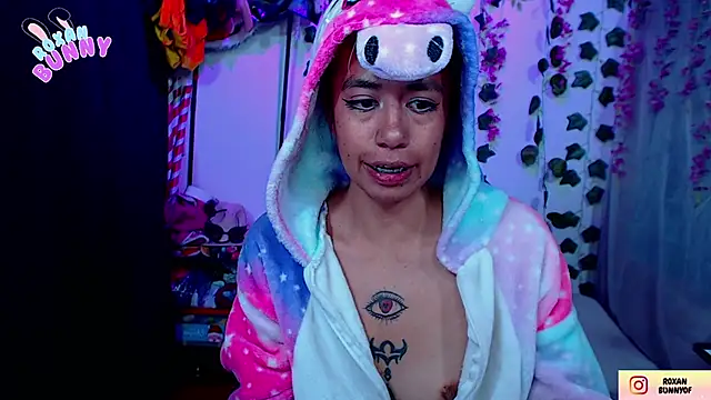 Roxanbunny1 online show from September 15, 2025, 2:44 am