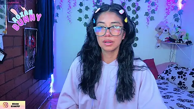 Roxanbunny1 online show from June 10, 2026, 2:45 am