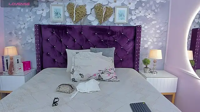 dalila salazar online show from May 6, 2026, 2:51 am