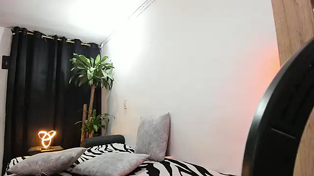 Lia-y-felipe online show from July 30, 2026, 11:48 pm