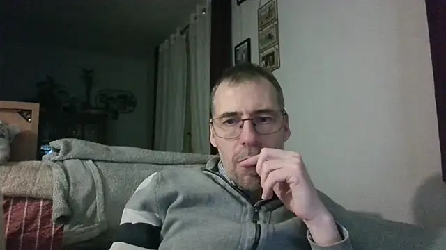 Snapshot of ptitcanard60600 chatting on March 12, 2026, 12:28 am ptitcanard60600 online show from March 12, 2026, 12:28 am