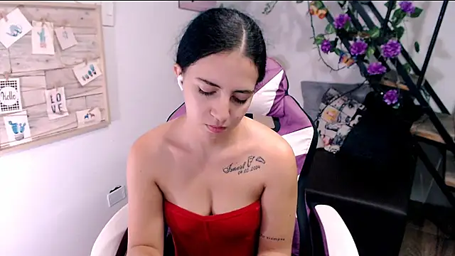 samantha baby  online show from April 27, 2026, 2:04 pm