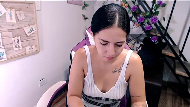 samantha baby  online show from April 28, 2026, 2:22 pm