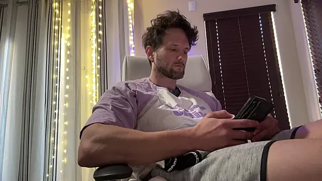 Snapshot of alexmannd chatting on October 5, 2025, 3:10 pm alexmannd online show from October 5, 2025, 3:10 pm