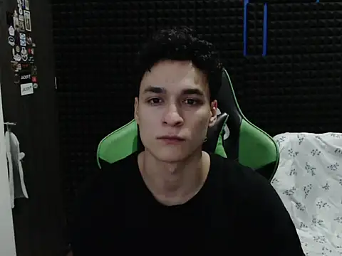 Snapshot of Curly_Angel24 chatting on December 5, 2025, 1:03 am Curly Angel24 online show from December 5, 2025, 1:03 am