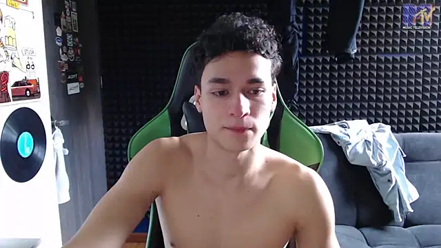 Snapshot of Curly_Angel24 chatting on December 15, 2025, 4:00 pm Curly Angel24 online show from December 15, 2025, 4:00 pm