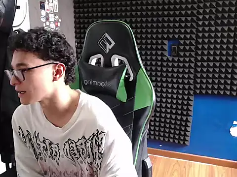 Snapshot of Curly_Angel24 chatting on April 2, 2026, 5:10 pm Curly Angel24 online show from April 2, 2026, 5:10 pm