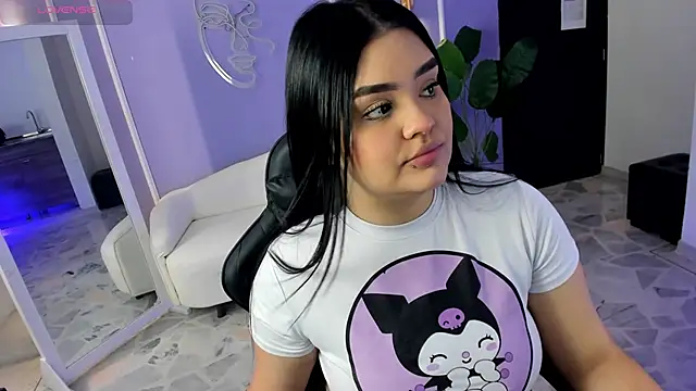 martinasaez online show from September 23, 2025, 8:12 pm