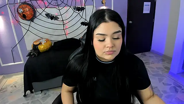 martinasaez online show from October 25, 2025, 8:36 pm