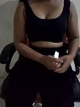 Snapshot of Jenifar- chatting on April 24, 2026, 3:25 pm Jenifar- online show from April 24, 2026, 3:25 pm