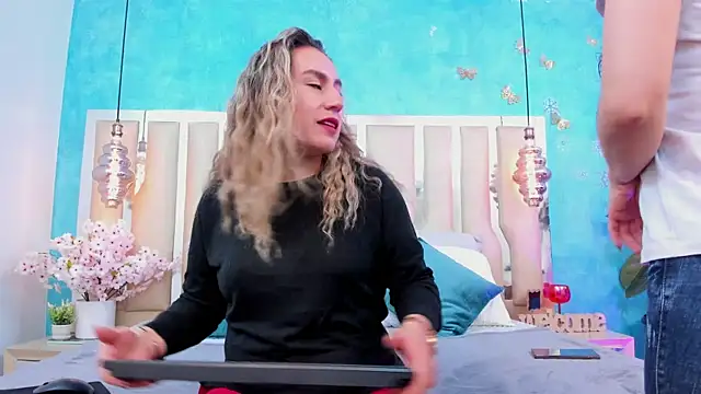 Layla Sia online show from February 7, 2026, 11:58 am