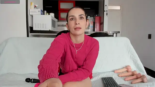 Snapshot of Layla_Sia chatting on June 10, 2026, 3:44 pm Layla Sia online show from June 10, 2026, 3:44 pm