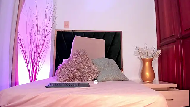 NoraDasilva online show from March 21, 2025, 12:40 am