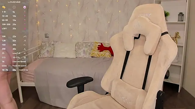 art lovee online show from January 25, 2025, 7:49 am