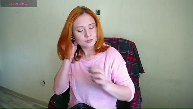 Snapshot of RedHeadSTARx chatting on March 6, 2025, 12:09 pm RedHeadSTARx online show from March 6, 2025, 12:09 pm