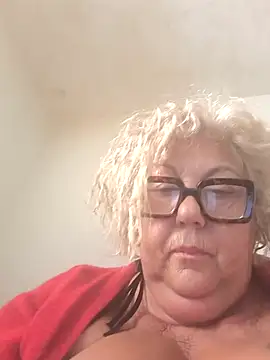 Snapshot of Merilulla chatting on May 3, 2026, 1:06 pm Merilulla online show from May 3, 2026, 1:06 pm