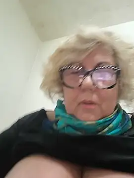 Snapshot of Merilulla chatting on May 17, 2026, 1:03 am Merilulla online show from May 17, 2026, 1:03 am