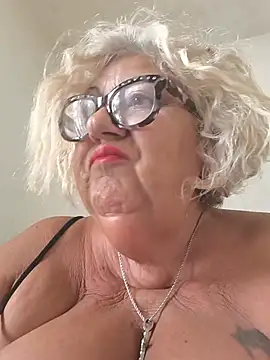 Snapshot of Merilulla chatting on June 17, 2026, 11:45 am Merilulla online show from June 17, 2026, 11:45 am