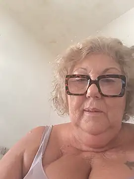 Snapshot of Merilulla chatting on July 21, 2026, 1:35 pm Merilulla online show from July 21, 2026, 1:35 pm