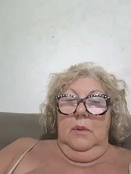 Snapshot of Merilulla chatting on July 28, 2026, 7:39 pm Merilulla online show from July 28, 2026, 7:39 pm