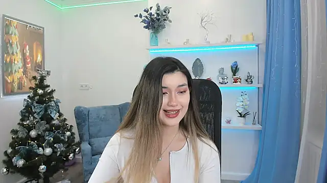 AnneTLi online show from December 13, 2025, 7:53 pm