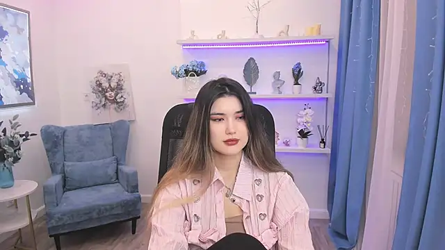 AnneTLi online show from January 13, 2026, 3:34 am