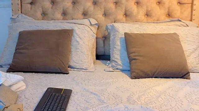 KeryHillson online show from February 18, 2026, 1:29 pm