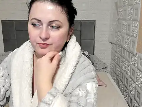 Lillian2 online show from February 24, 2025, 8:58 pm