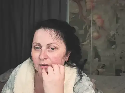 Snapshot of Lillian2 chatting on June 14, 2026, 2:41 pm Lillian2 online show from June 14, 2026, 2:41 pm