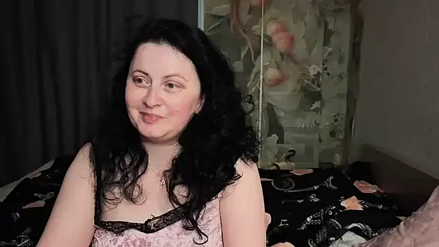 Snapshot of Lillian2 chatting on June 16, 2026, 7:22 am Lillian2 online show from June 16, 2026, 7:22 am