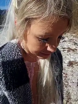 Snapshot of Sexy_Sparkling_ chatting on March 3, 2025, 11:11 am Sexy Sparkling online show from March 3, 2025, 11:11 am