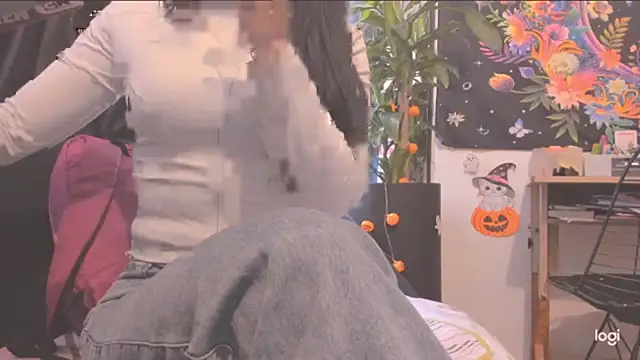 MYFAVOURITESTRAGER online show from October 28, 2025, 4:09 pm