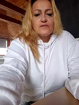 Isabellaa04 online show from March 11, 2025, 8:09 am