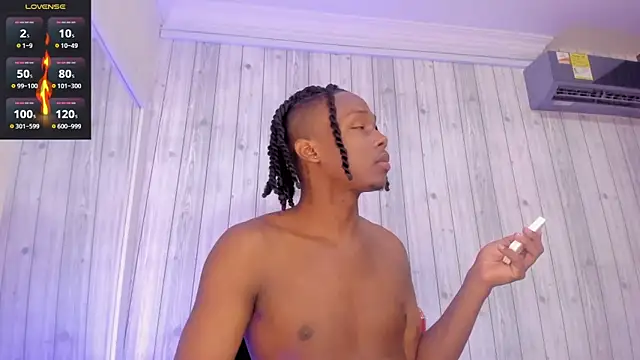 Snapshot of DominicSccott chatting on February 7, 2025, 12:28 pm DominicSccott online show from February 7, 2025, 12:28 pm