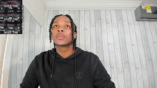 Snapshot of DominicSccott chatting on February 12, 2025, 12:33 pm DominicSccott online show from February 12, 2025, 12:33 pm