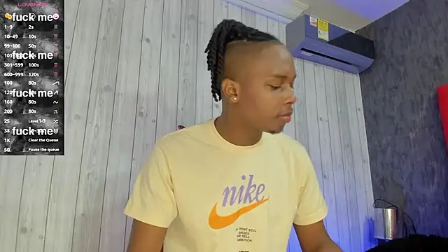 Snapshot of DominicSccott chatting on March 3, 2025, 12:58 pm DominicSccott online show from March 3, 2025, 12:58 pm