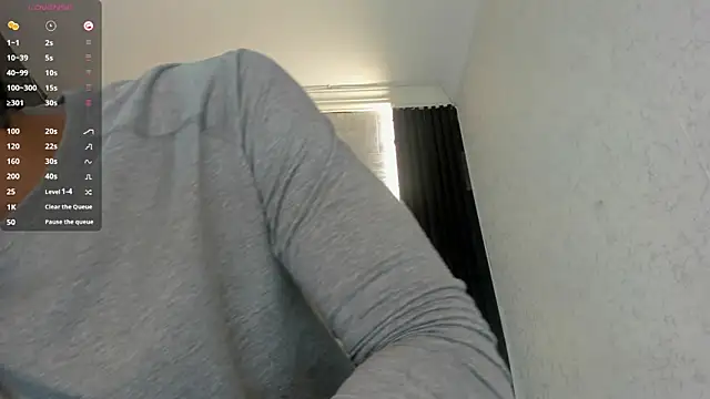 Snapshot of DominicSccott chatting on October 8, 2025, 12:36 pm DominicSccott online show from October 8, 2025, 12:36 pm