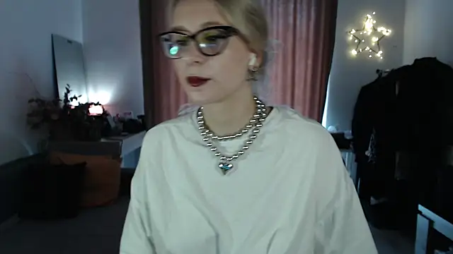 welliza online show from September 12, 2025, 4:56 am