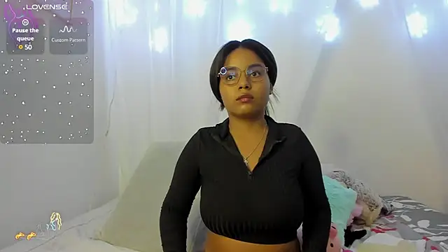 Snapshot of Aleja_DANS chatting on January 28, 2025, 2:21 am Aleja DANS online show from January 28, 2025, 2:21 am