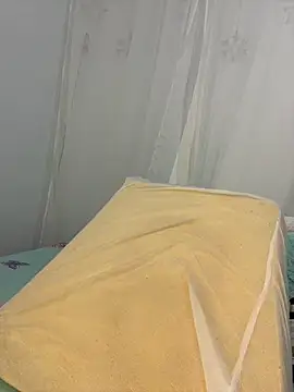 Snapshot of Aleja_DANS chatting on March 6, 2025, 3:24 am Aleja DANS online show from March 6, 2025, 3:24 am