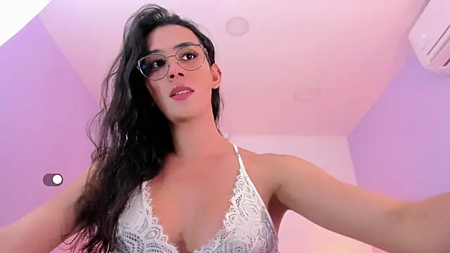 Snapshot of Andrea_Marinn chatting on November 21, 2025, 2:32 am Andrea Marinn online show from November 21, 2025, 2:32 am