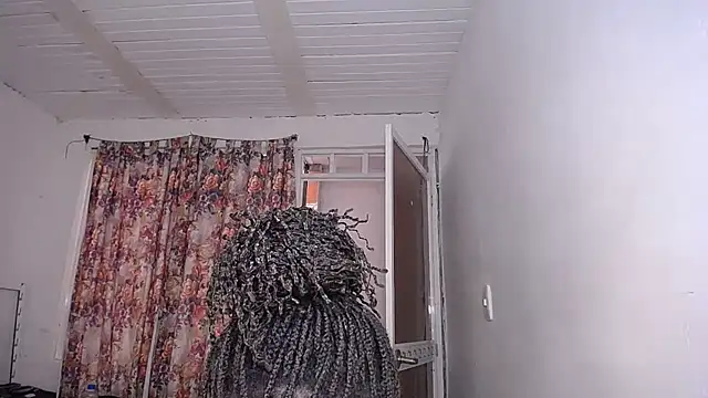 yselahot online show from October 5, 2025, 4:49 pm