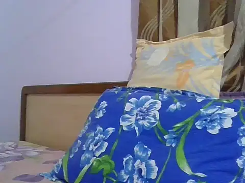 mrose8080 online show from December 17, 2025, 8:04 pm